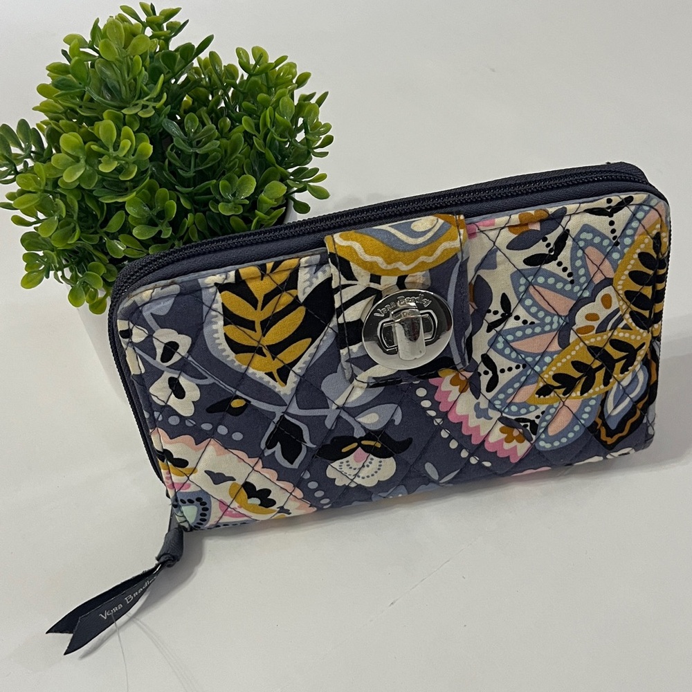 NWOT- Vera Bradley RFID Turnlock Wallet In Charmont meadow